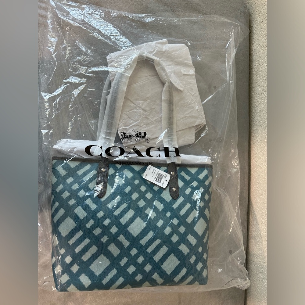 NWT  - Coach Handbag Tote